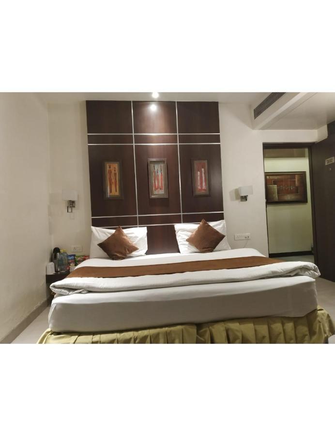 Hotel D Grand, Bareilly Exterior foto