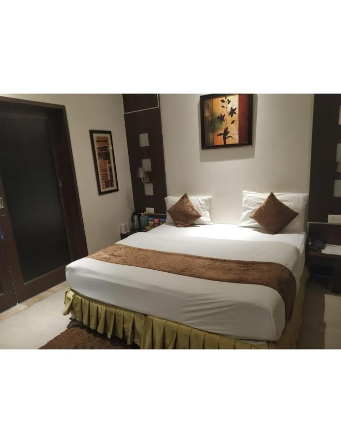 Hotel D Grand, Bareilly Exterior foto
