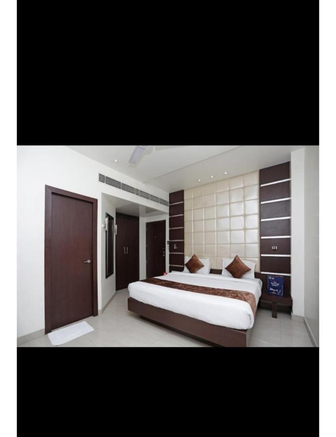 Hotel D Grand, Bareilly Exterior foto