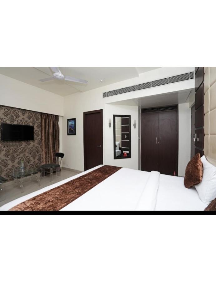 Hotel D Grand, Bareilly Exterior foto