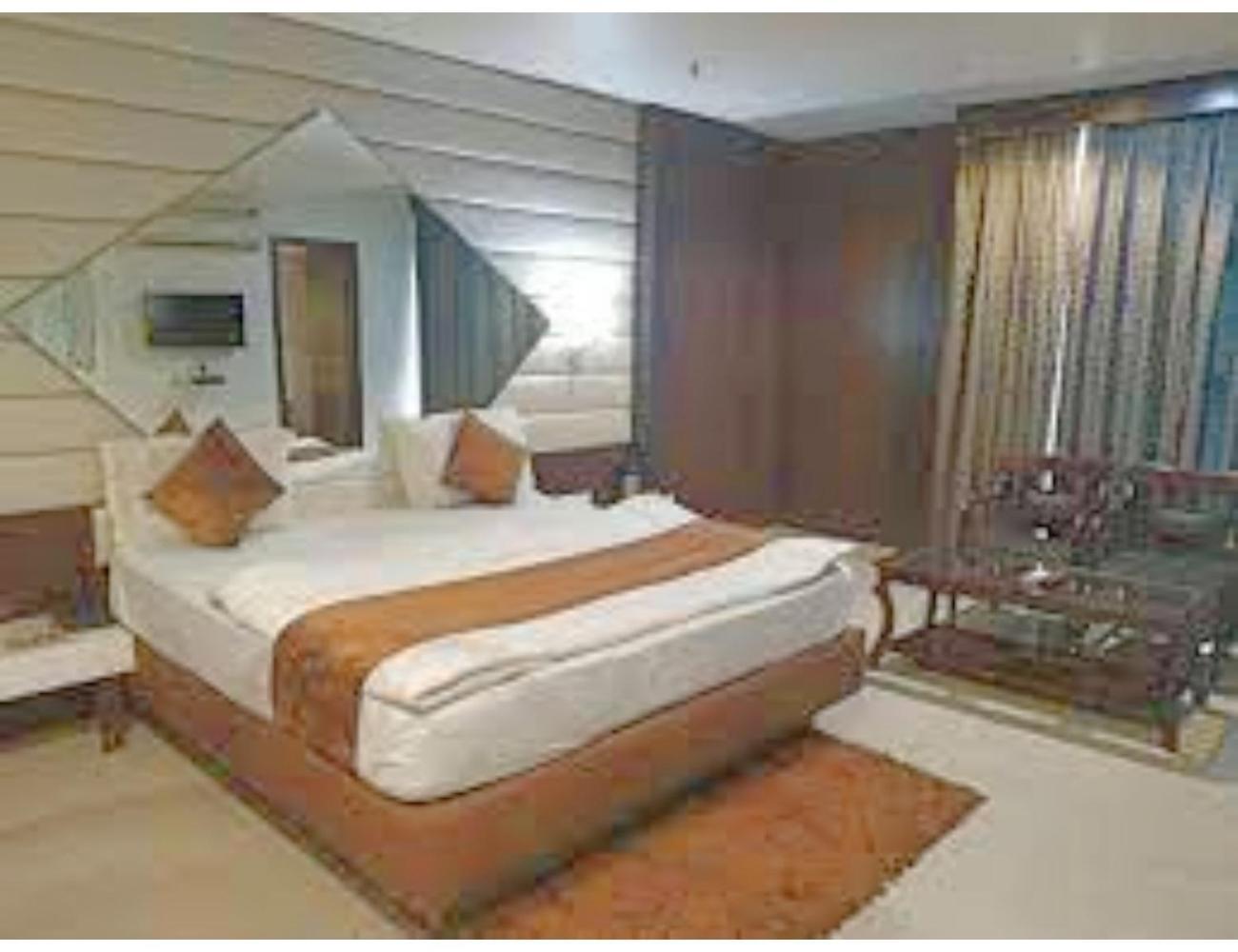 Hotel D Grand, Bareilly Exterior foto